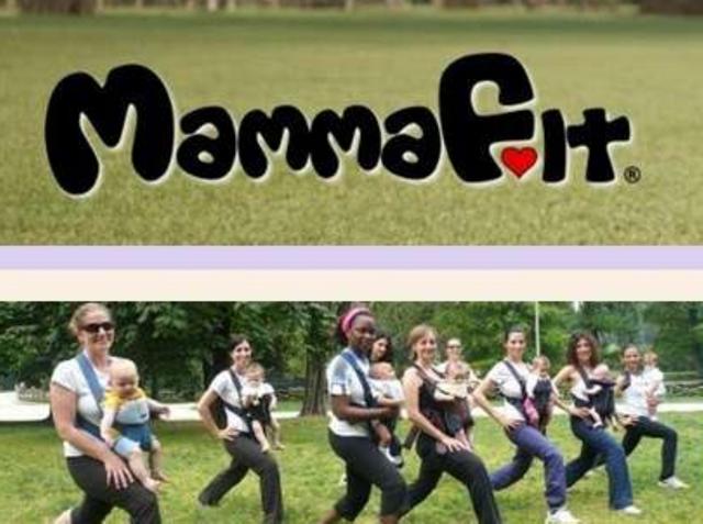 Ginnastica coi bebè nel marsupio