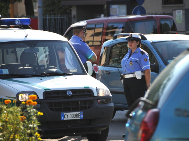 Villasanta, volantini sulle autoE chi fa pubblicità prende la multa