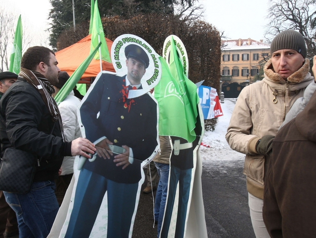 Arcore, la protesta dei poliziotti:«Governo ha tradito gli impegni»