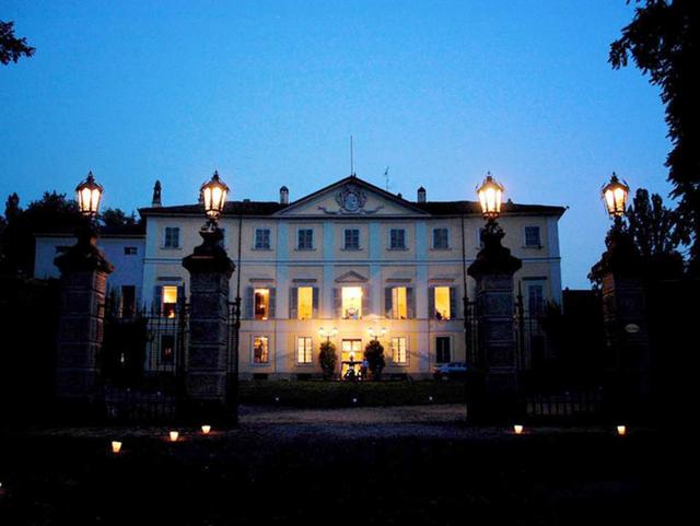 Piacenza, Capodannoa Villa Tavernago