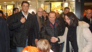 Berlusconi in visita al ”Gigante”:giro di shopping, come nel 2009