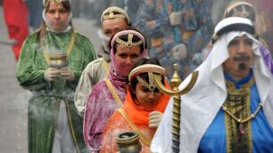 Villasanta, corteo dei magi 2011La sfilata ha un quarto di secolo