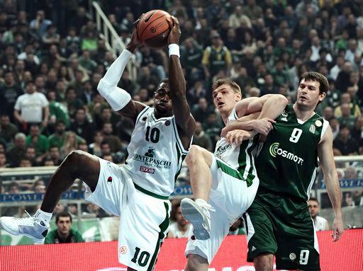 Basket: “invincibili” MontepaschiAllenamento a sorpresa a Desio