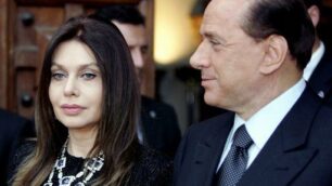 «Silvio-Veronica, storia di corna»e la Lario querela lo scrittore Busi