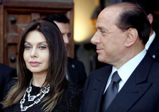 «Silvio-Veronica, storia di corna»e la Lario querela lo scrittore Busi