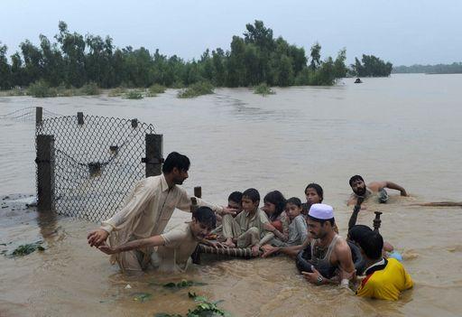 Alluvione, i pakistani «brianzoli»«Farmacisti, donate medicinali»