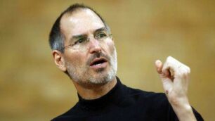 Apple, Steve Jobs presenta l’iPad 2