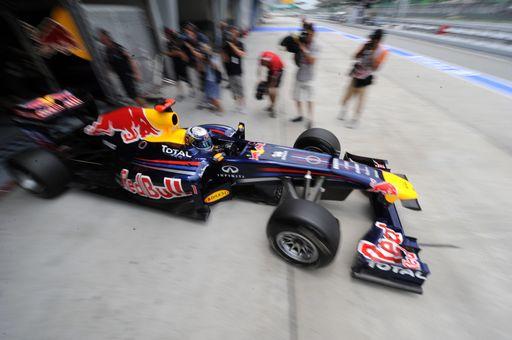 F1: Vettel domina ed è già in fugaAlonso tampona Hamilton: sesto