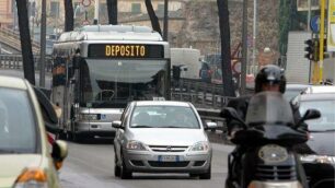 Milano, lunedì sciopero dei mezziE venerdì sarà caos per Trenitalia