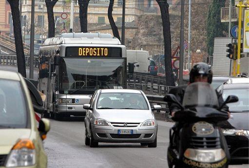 Milano, lunedì sciopero dei mezziE venerdì sarà caos per Trenitalia