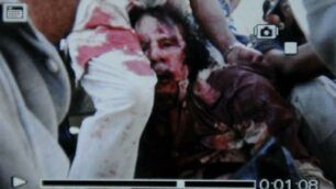 Gheddafi ucciso, la Libia esultaIl Colonnello nascosto in una buca
