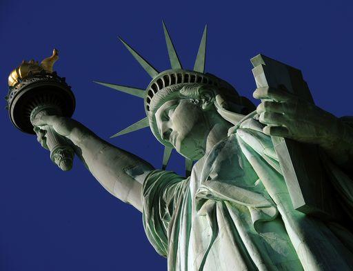 Scrivi una poesiae voli a New York