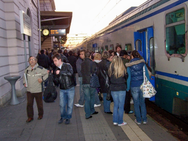 Lunedì di passione per i pendolariDisagi da Arcore fino a Milano