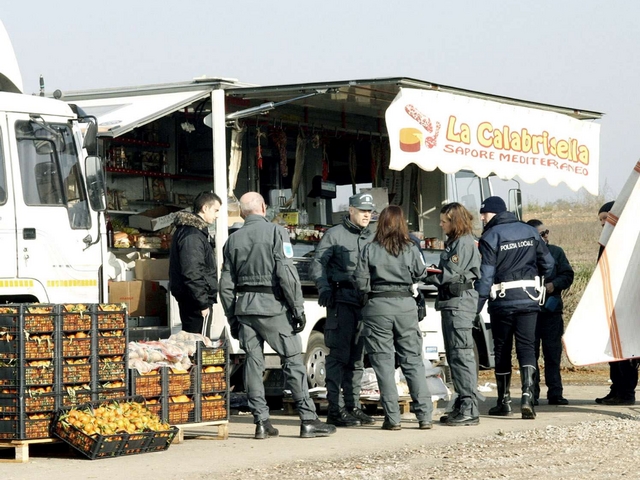 Carate, attività abusiva: areasequestrata, esercente denunciato