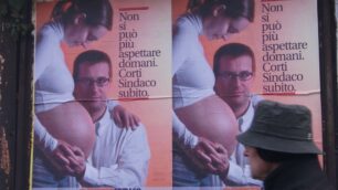 Manifesto con la moglie incintaDesio, Corti (Pd) fa discutere
