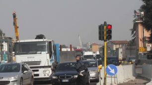 Monza, riduzione di una corsiada lunedì sul viale Lombardia