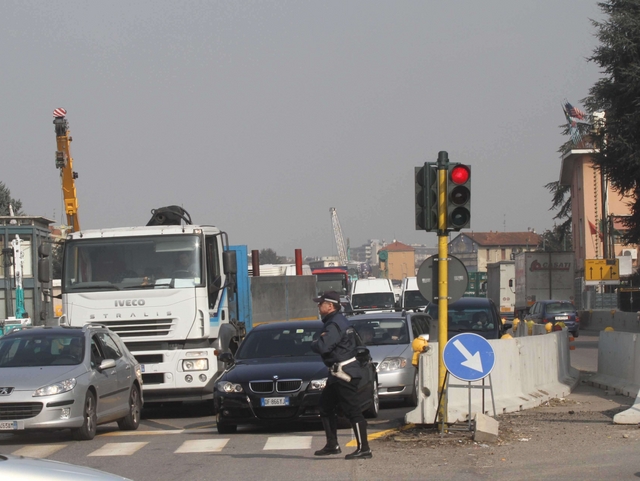 Monza, riduzione di una corsiada lunedì sul viale Lombardia