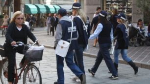 Monza, ausiliario del traffico salvaautomobilista colpito da infarto