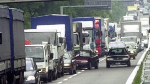 Riaperta dopo sei ore la ValassinaDisagi per l’incidente tra camion