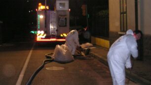 Albiate: squarcio al serbatoio,150 litri di gasolio in strada
