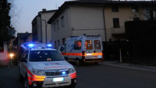 Lesmo, scontro tra suv e moto:feriti all’ospedale e coda in strada