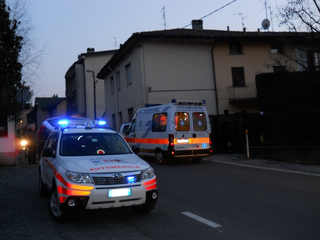 Lesmo, scontro tra suv e moto:feriti all’ospedale e coda in strada