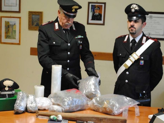 Giussano, droga in auto e in casa40enne arrestato dai carabinieri