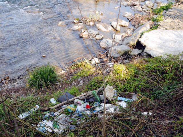 Macherio, pistola caricaritrovata nel fiume Lambro