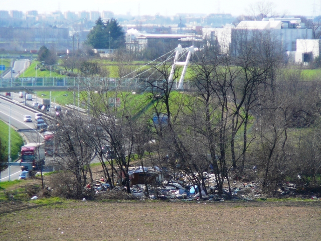 Muggiò, parco di Grugnotortooccupato da carovana di Rom