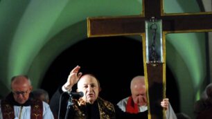 Seveso, il cardinale Tettamanzinella Via Crucis con san Carlo