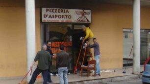 Bottiglia molotov contro pizzeriaMisterioso episodio a Bernareggio