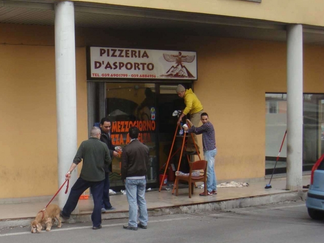 Bottiglia molotov contro pizzeriaMisterioso episodio a Bernareggio