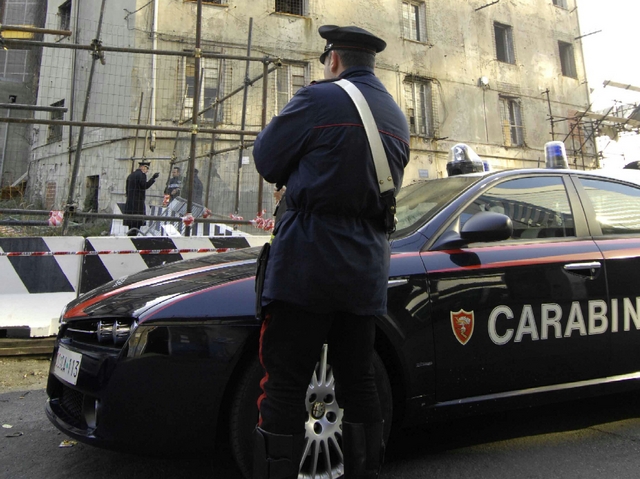 Seregno: controllo carabinieri,dai balconi piovono insulti