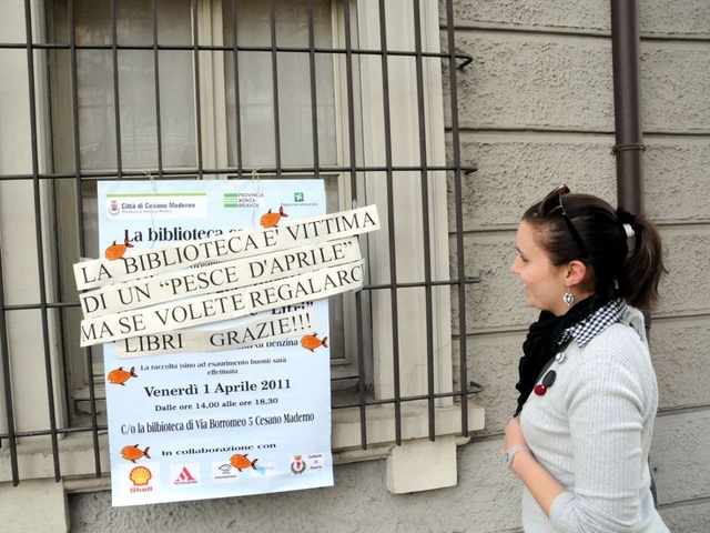 Libri usati in cambio di benzinaPesce d’aprile a Cesano Maderno