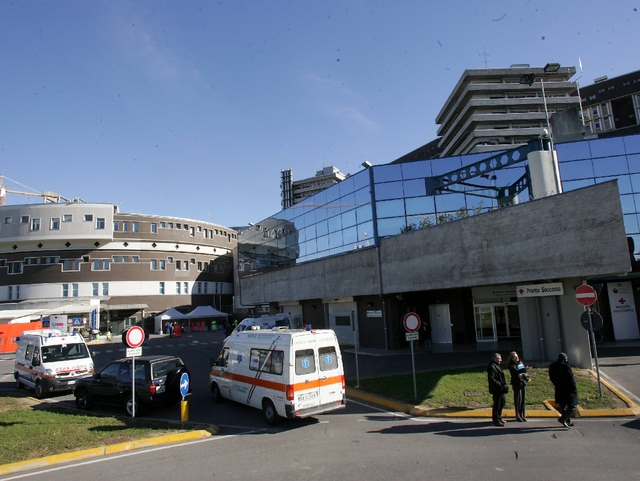 Botte a due passi dai carabinieriQuarantenne finisce all’ospedale