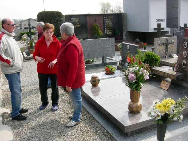 Furto sacrilego al cimiteroRazziate 70 tombe a Lentate