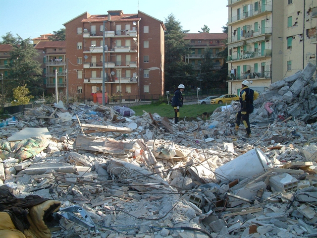 L’Aquila, anniversario «apolitico»Don biassonese: basta passerelle