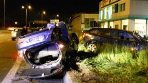 Urto, auto si ribalta in Ss36: feritiseregnese, veranese e albiatese