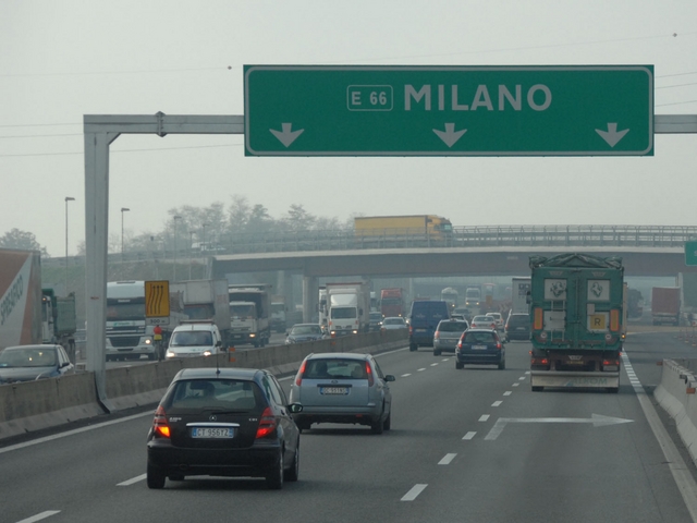 Riaperta la A4 tra Agrate e MonzaScontro fra camion, coda e traffico