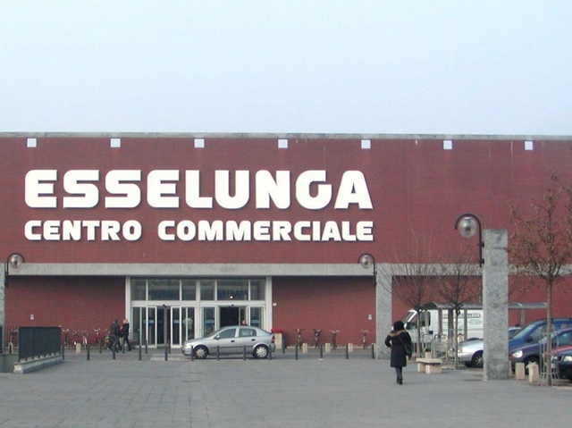 Rubano caviale e champagneall’Esselunga di Lissone: arrestati