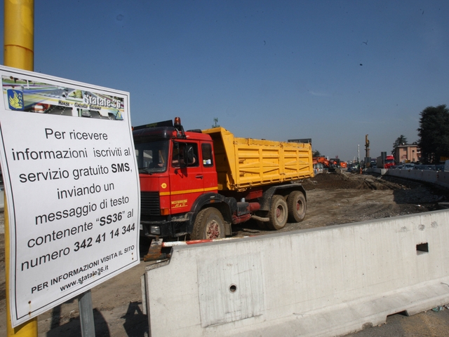 Viale Lombardia, nuovi semaforiIl Comitato: «Lunedì sarà caos»