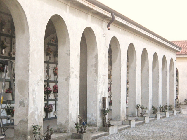 Nova, i giovani del Carroccioin presidio notturno al cimitero