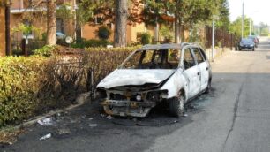 Lesmo, bruciate nella nottedue automobili in via Machiavelli