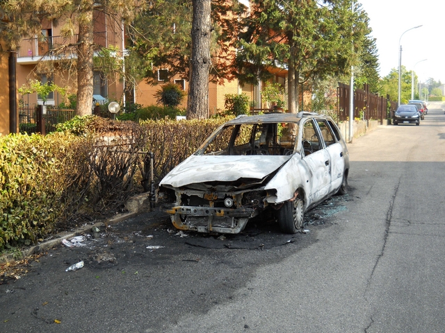 Lesmo, bruciate nella nottedue automobili in via Machiavelli