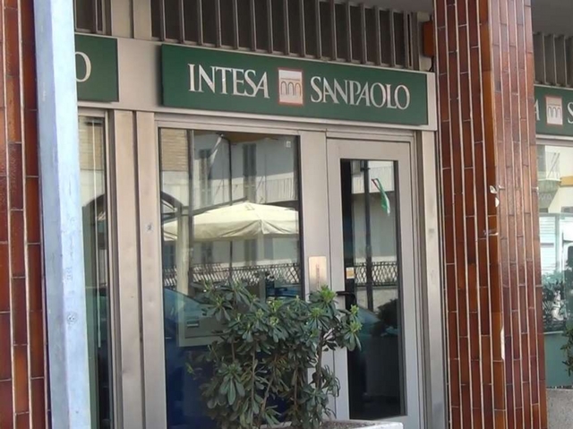 Nuova rapina in banca a Solaro Tre in fuga con 15mila euro