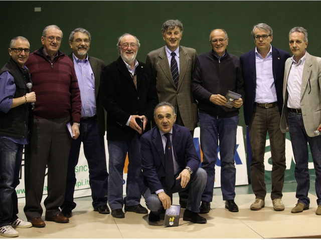 Basket, buon compleanno AgrateFesta acrobatica con i Da Move