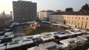 Monza, mercato piazza Trento:un emendamento per cacciarlo