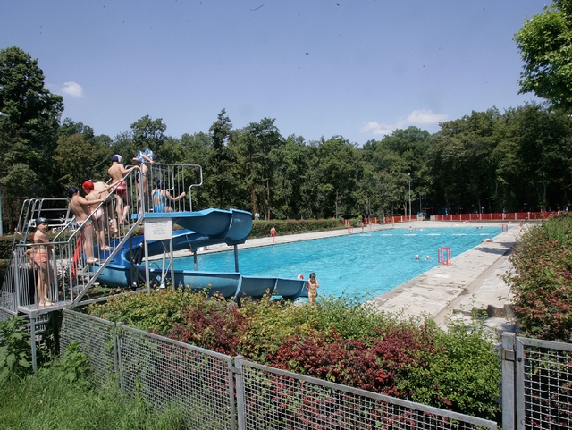 Monza, piscina coperta nel parco:il progetto Sias che non convince