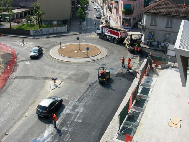 Cesano, i cantieri in via Volta:i «reclusi» della nuova stazione