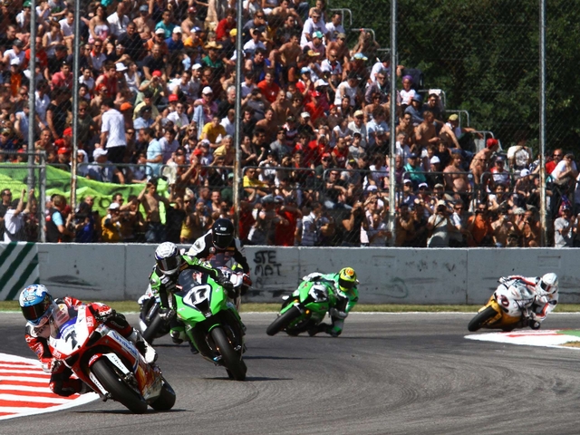 Sbk, Sykes vicino ai 340 all’oraSuperpole al via su pista bagnata